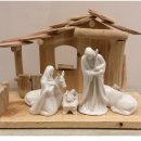 PRESEPE NATIVITA' CAPANNA IN LEGNO CON 5 PERSONAGGI IN CERAMICA BIANCA